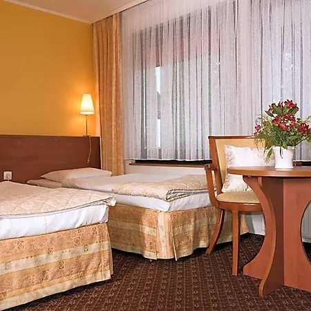 Hotel Astra Tajemniczy Ogrod Poznań