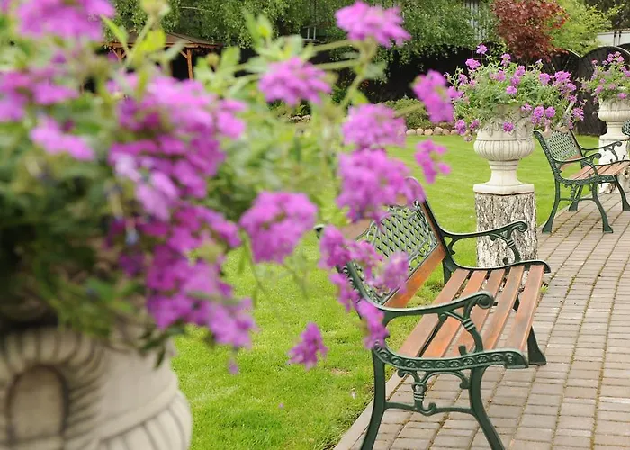 فندق Astra Tajemniczy Ogrod 2*