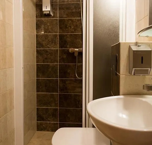 Astra Tajemniczy Ogrod فندق 2*